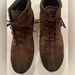 Ecco women’s boot, brown, size 40 (9-91/2)